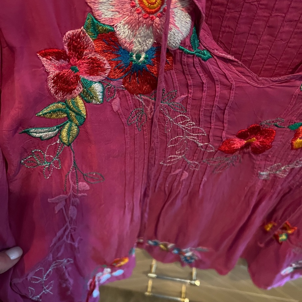 Johnny Was floral embroidered blouse - Picture 3 of 5